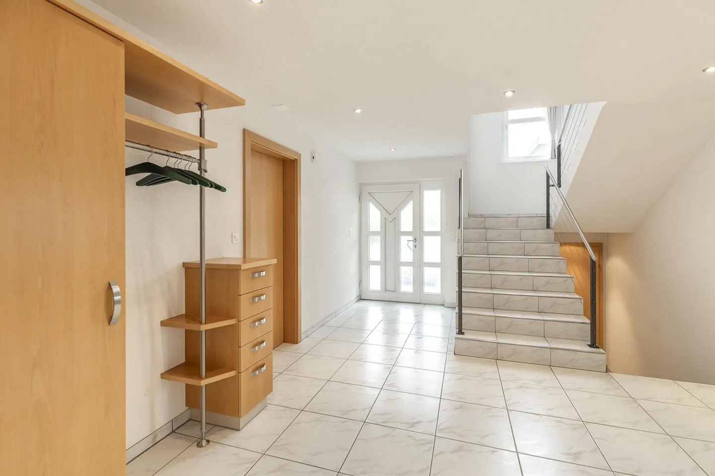 Grosszügiges Einfamilienhaus mit Garten - Foto 5 von 14