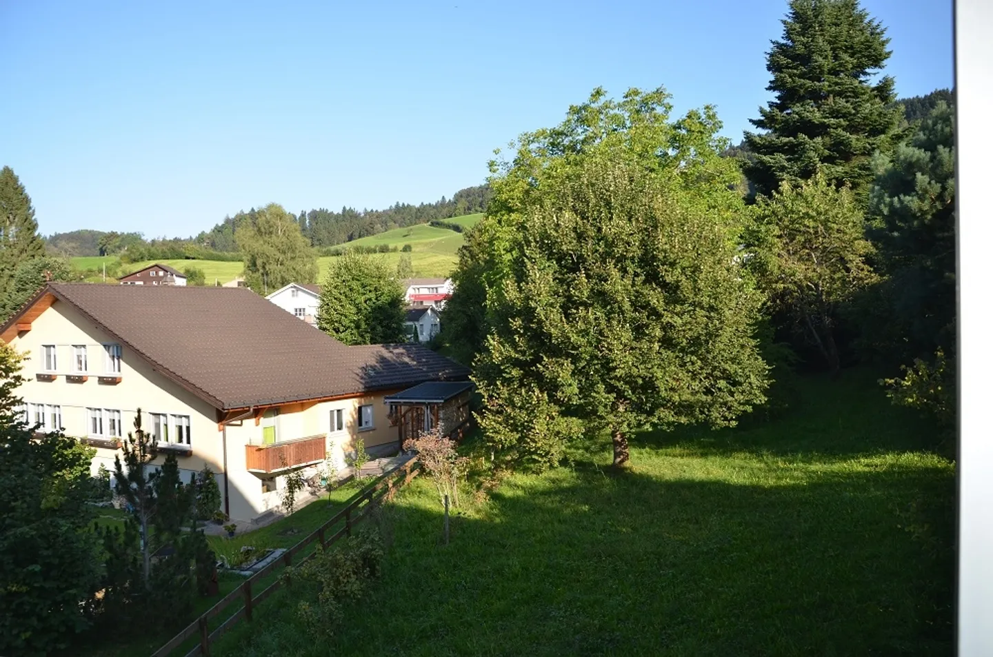 Appartement spacieux et ensoleillé de 5,5 pièces dans un emplacement calme - Photo 4 sur 17