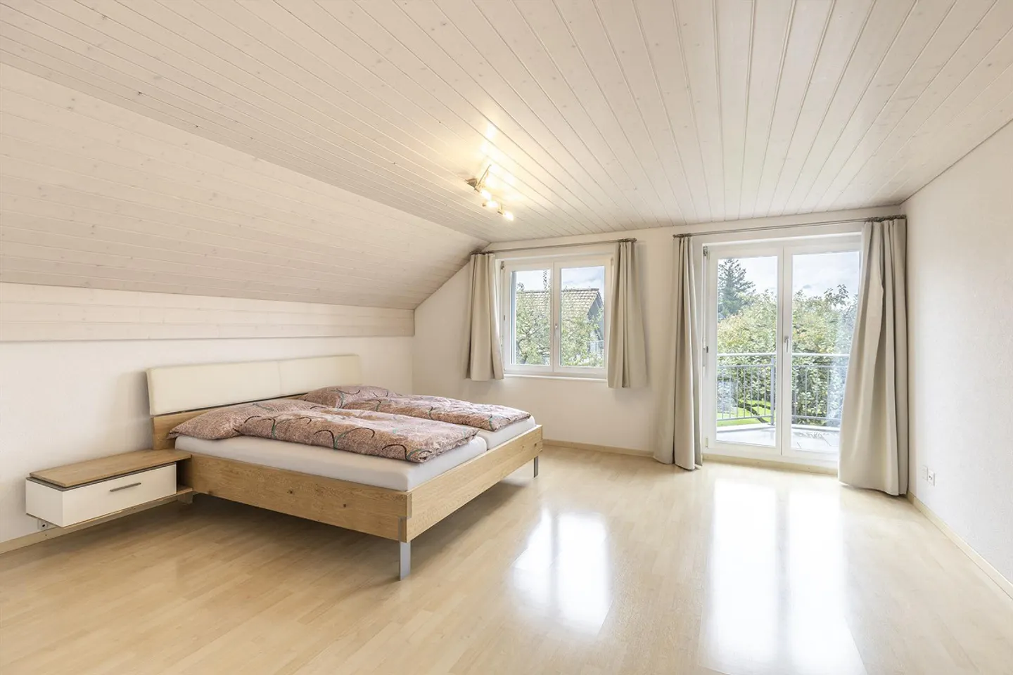 Grosszügiges Einfamilienhaus mit Garten - Foto 10 von 14