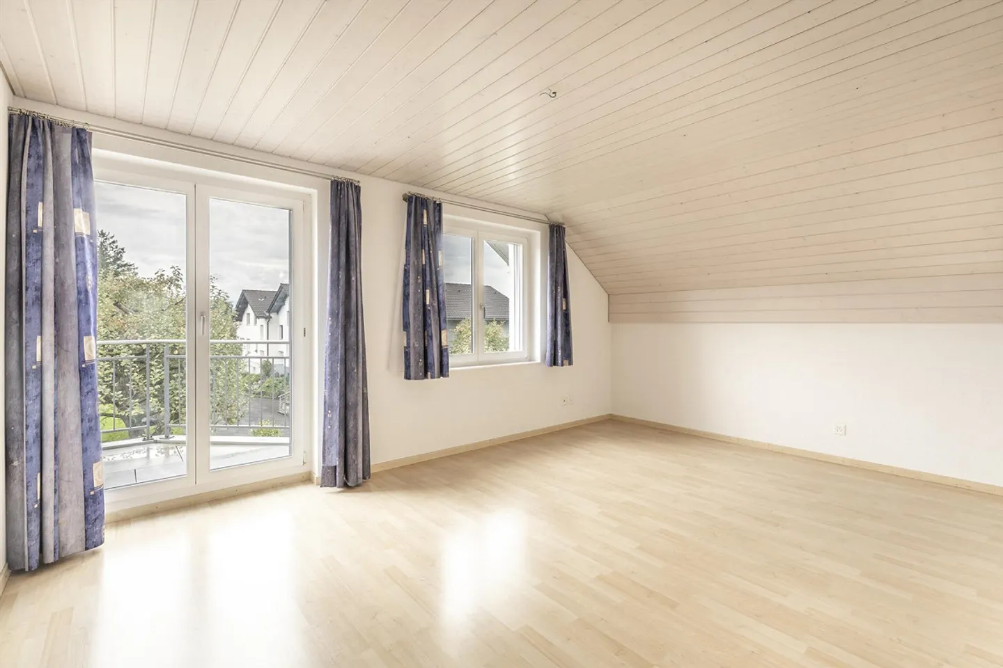 Grosszügiges Einfamilienhaus mit Garten - Foto 11 von 14