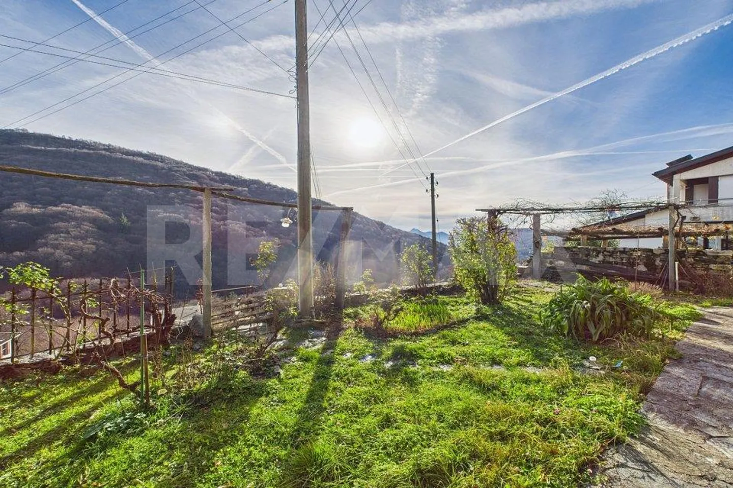 Dorfkernhaus mit Garten und Ausblick ins Grüne - Foto 1 von 13