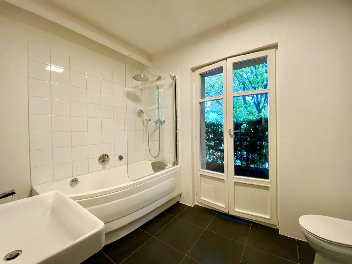 Grandiose 7.5-room old building apartment with princely 209 m² of living space in a perfect residential location - Photo 14 of 23