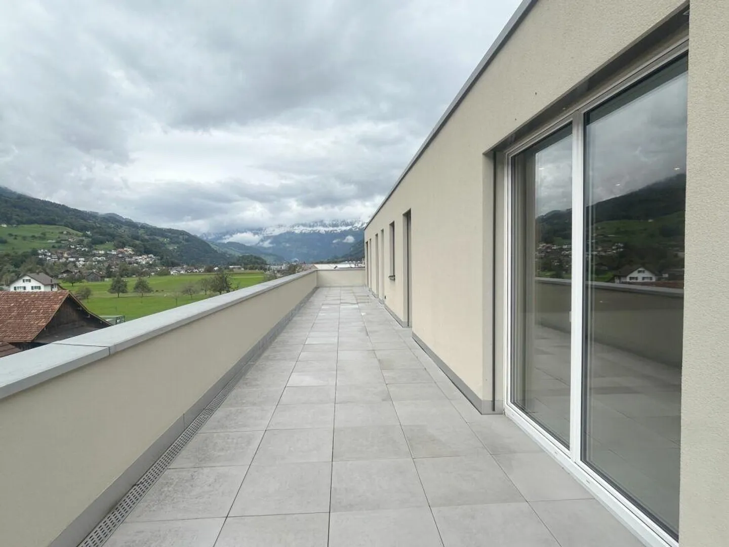 Moderno appartamento attico di 4,5 stanze con vista panoramica mozzafiato - Foto 9 di 12