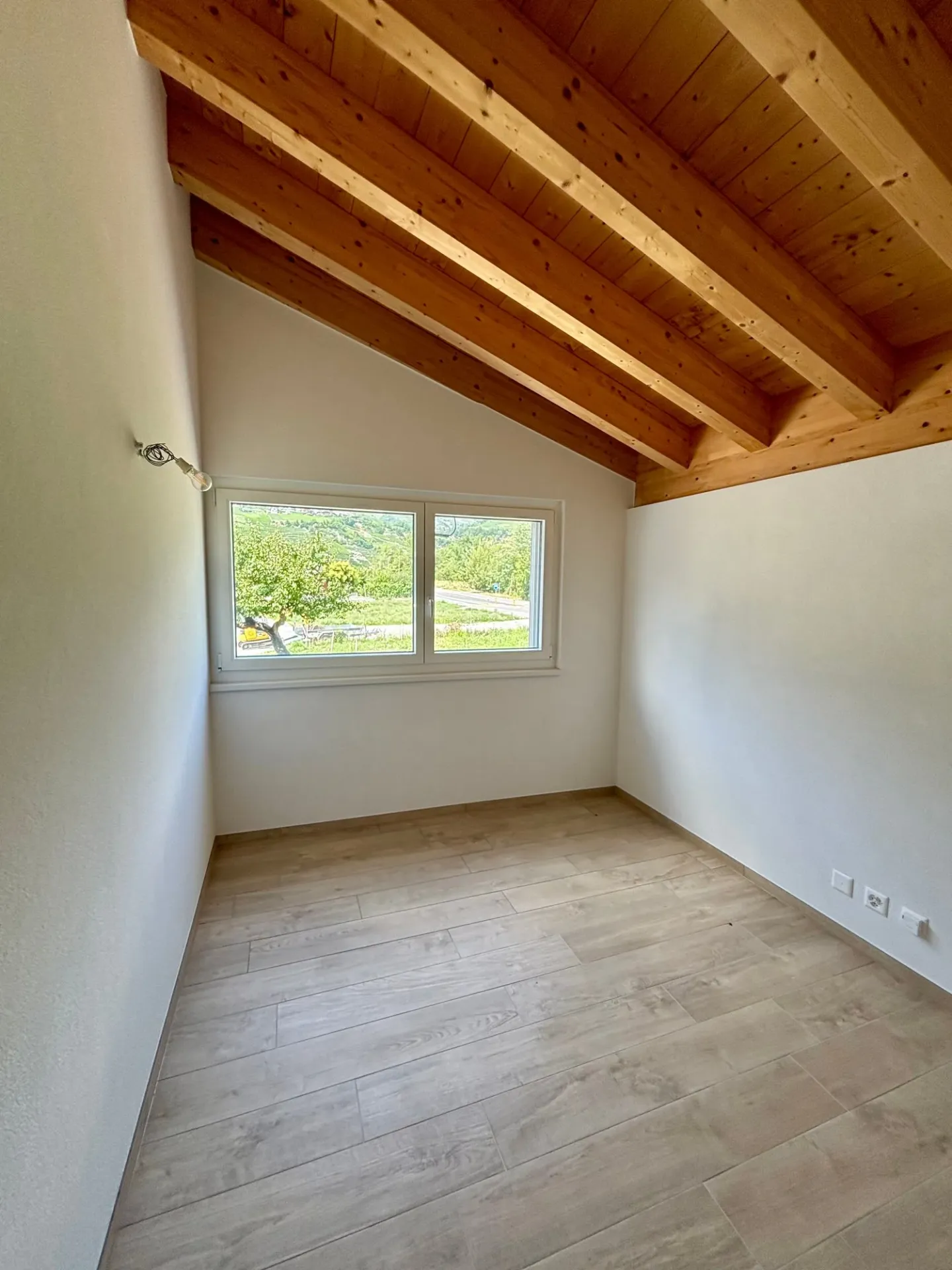 Last lot: 4 1/2 and 2 1/2 rooms (for commercial use) - Photo 31 of 39