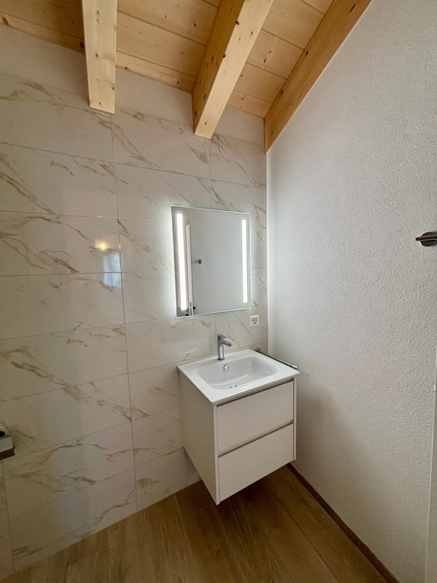 Last lot: 4 1/2 and 2 1/2 rooms (for commercial use) - Photo 34 of 39