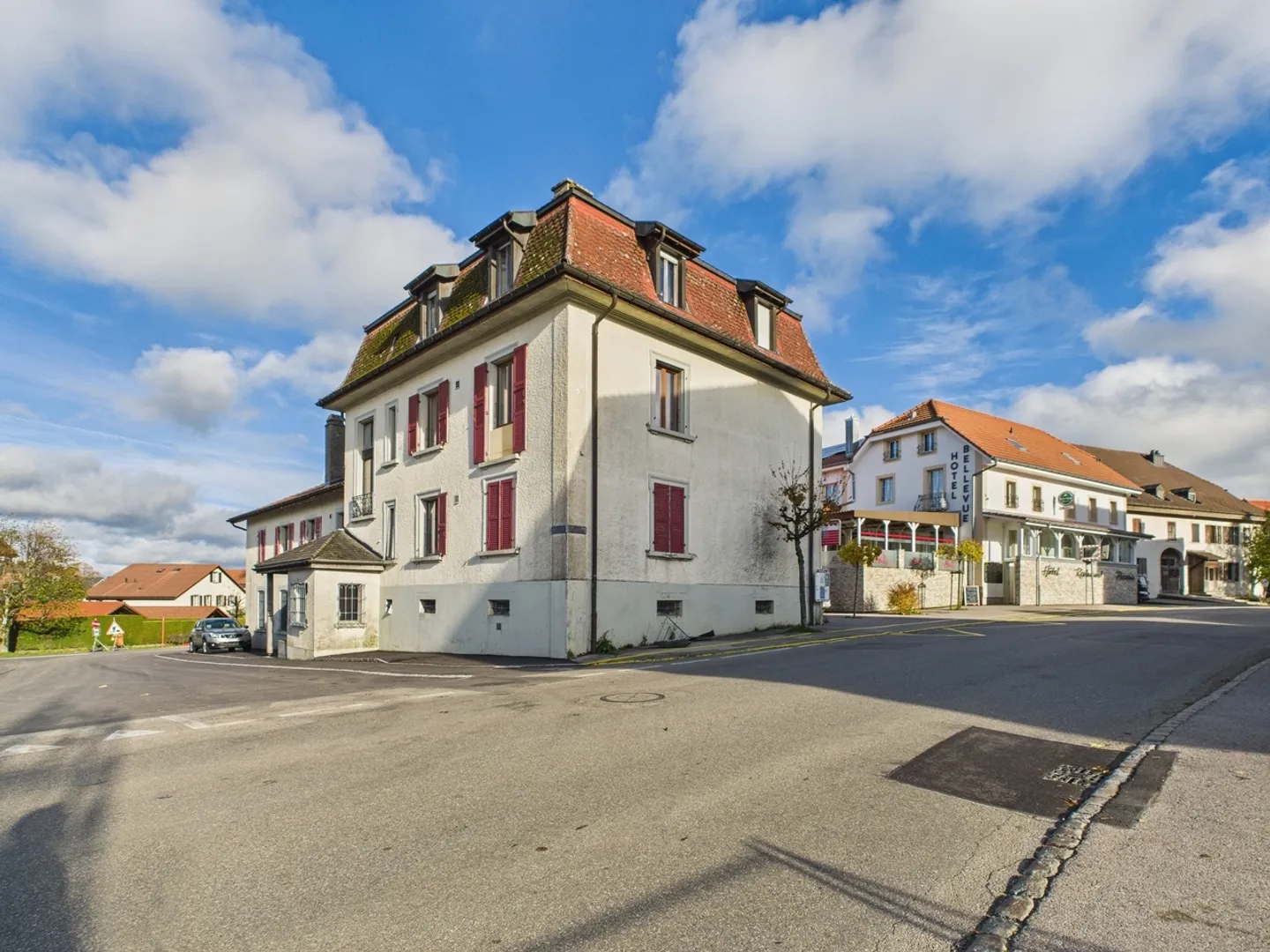 Charmantes Mehrfamilienhaus mit 13 Schlafzimmern in Saignelégier, im Kanton Jura - Foto 2 von 11