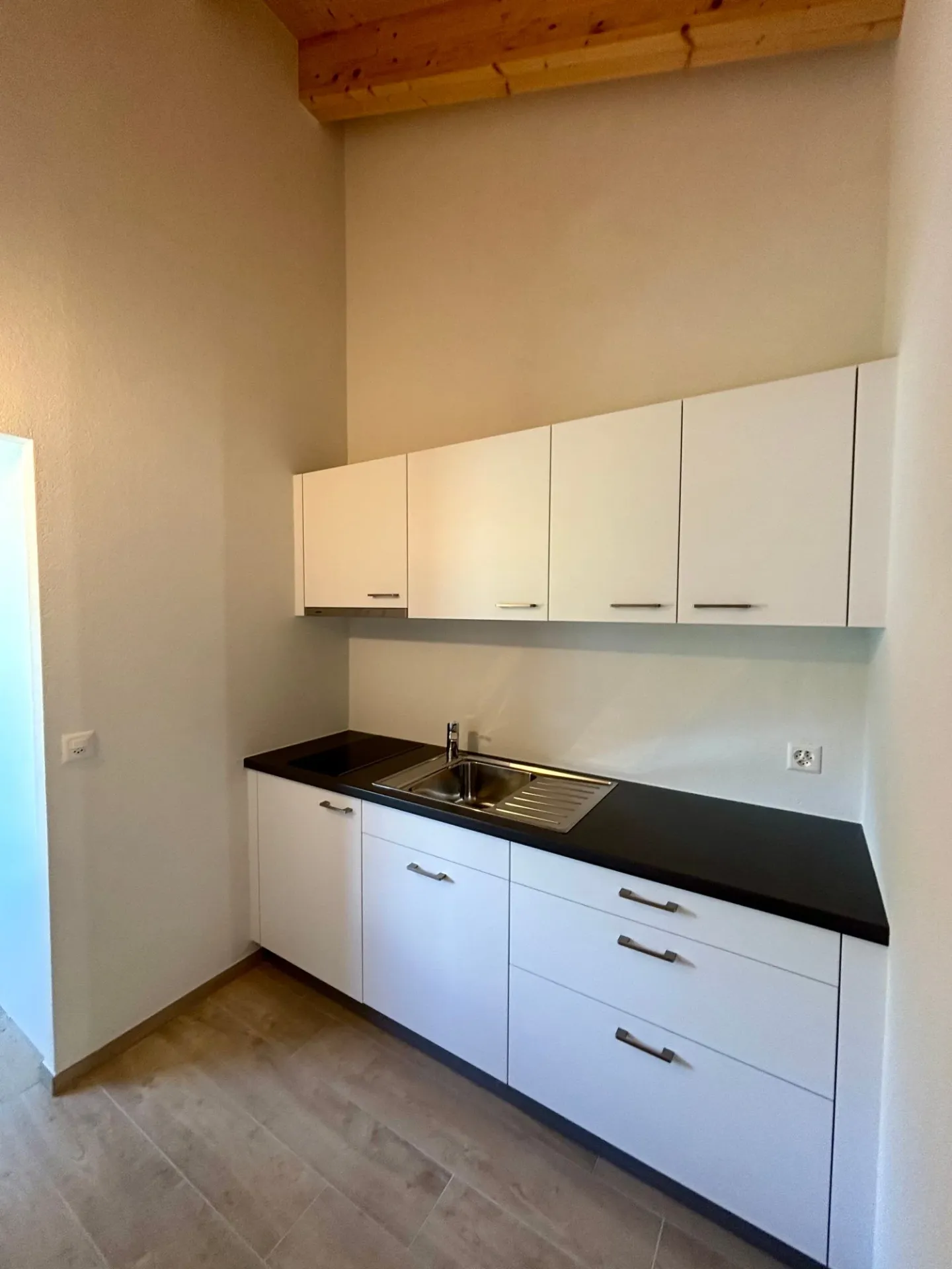Last lot: 4 1/2 and 2 1/2 rooms (for commercial use) - Photo 36 of 39