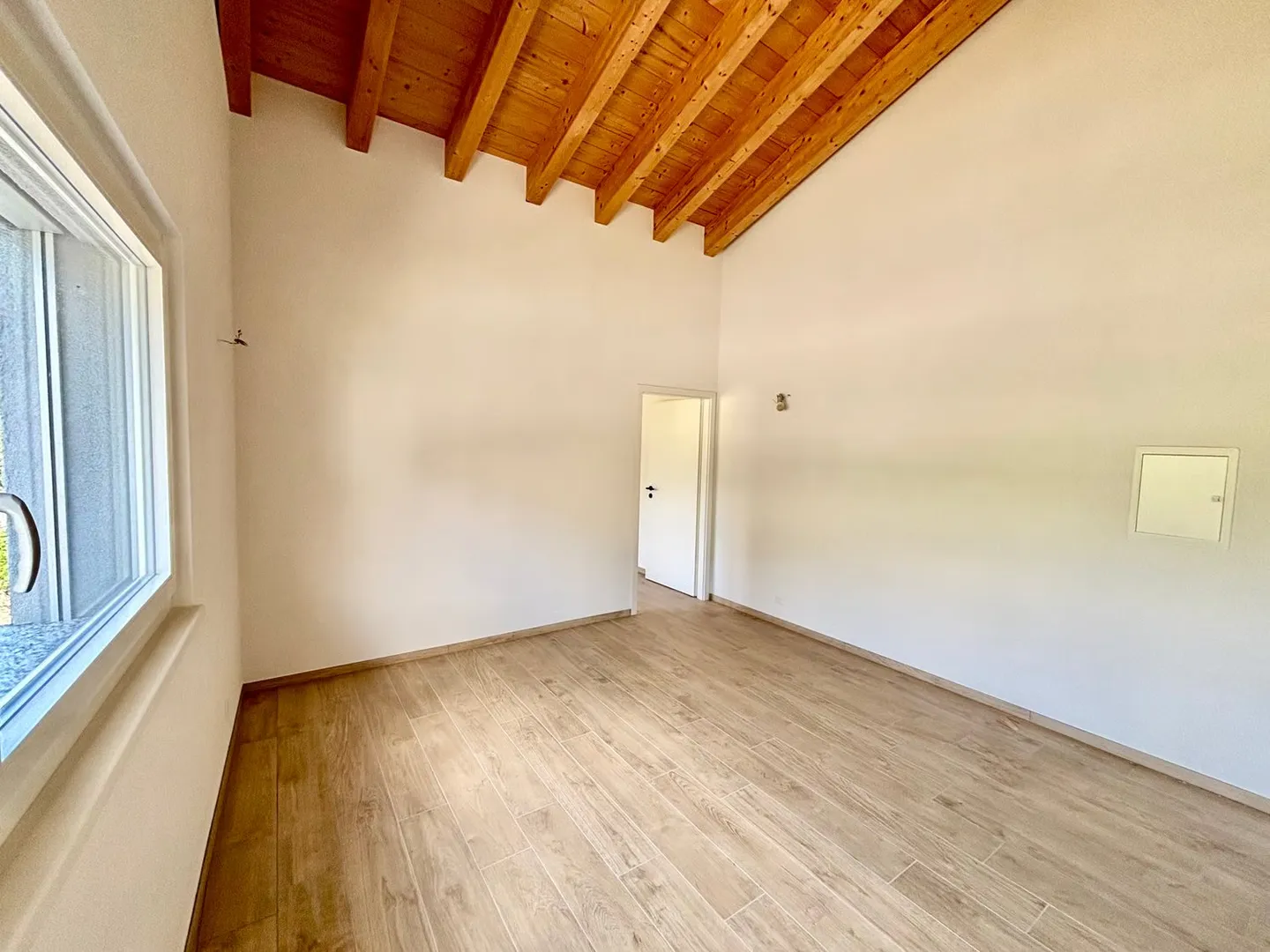 Last lot: 4 1/2 and 2 1/2 rooms (for commercial use) - Photo 37 of 39