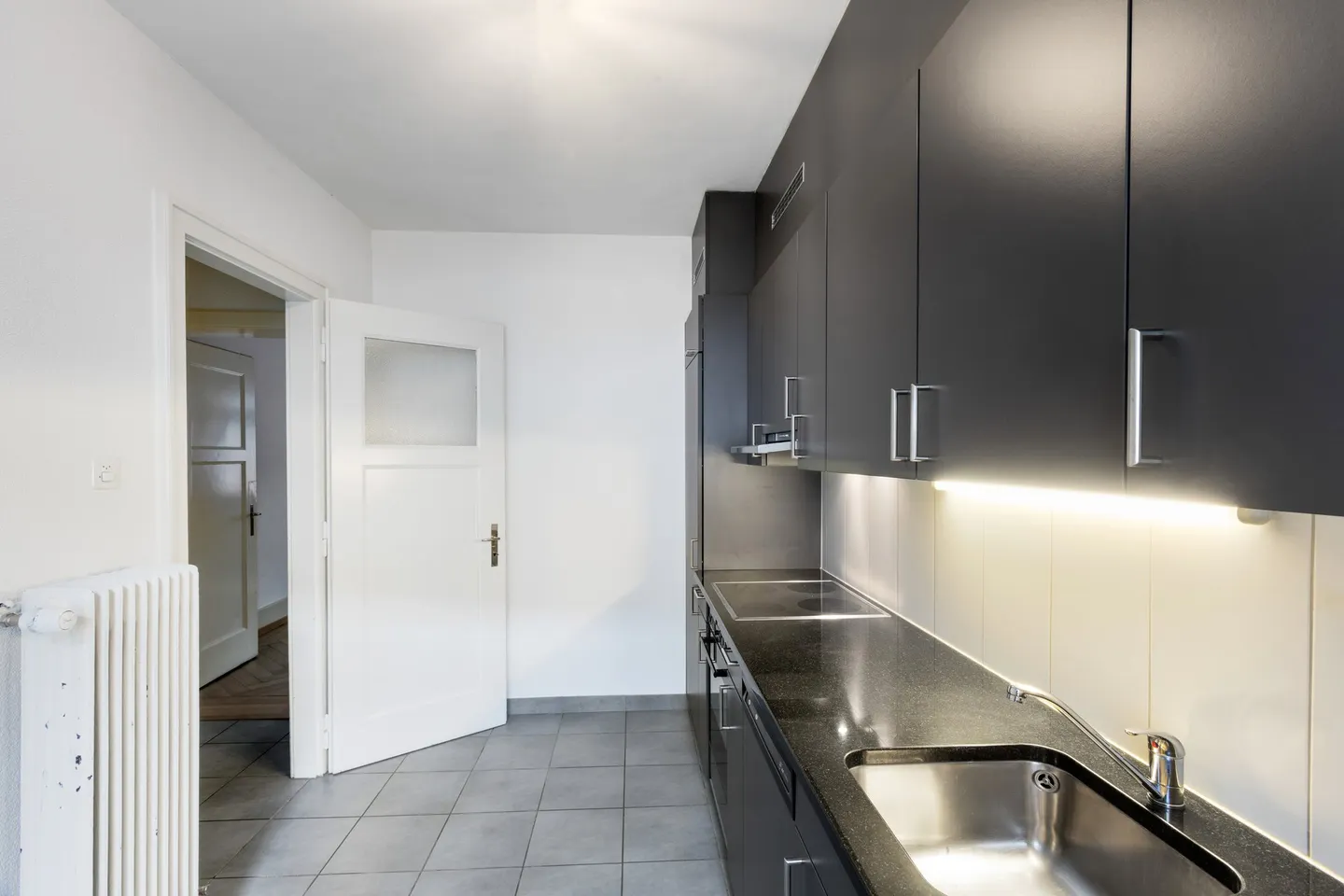 Beautiful 2-room apartment - Photo 2 of 6