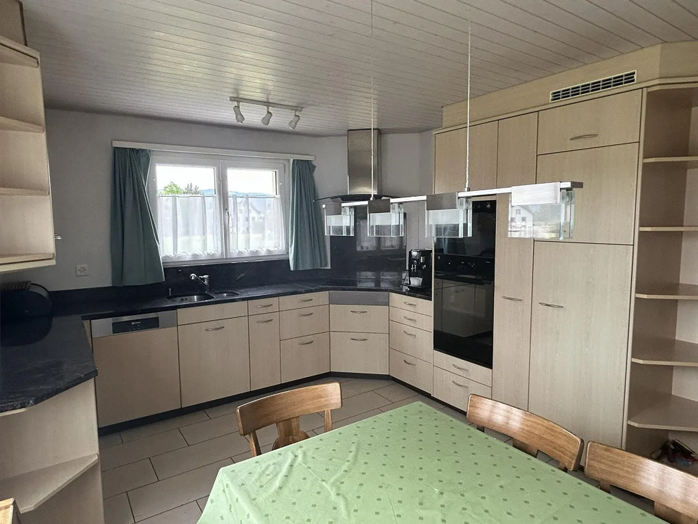 Maison spacieuse dans un bel emplacement - Photo 1 sur 18