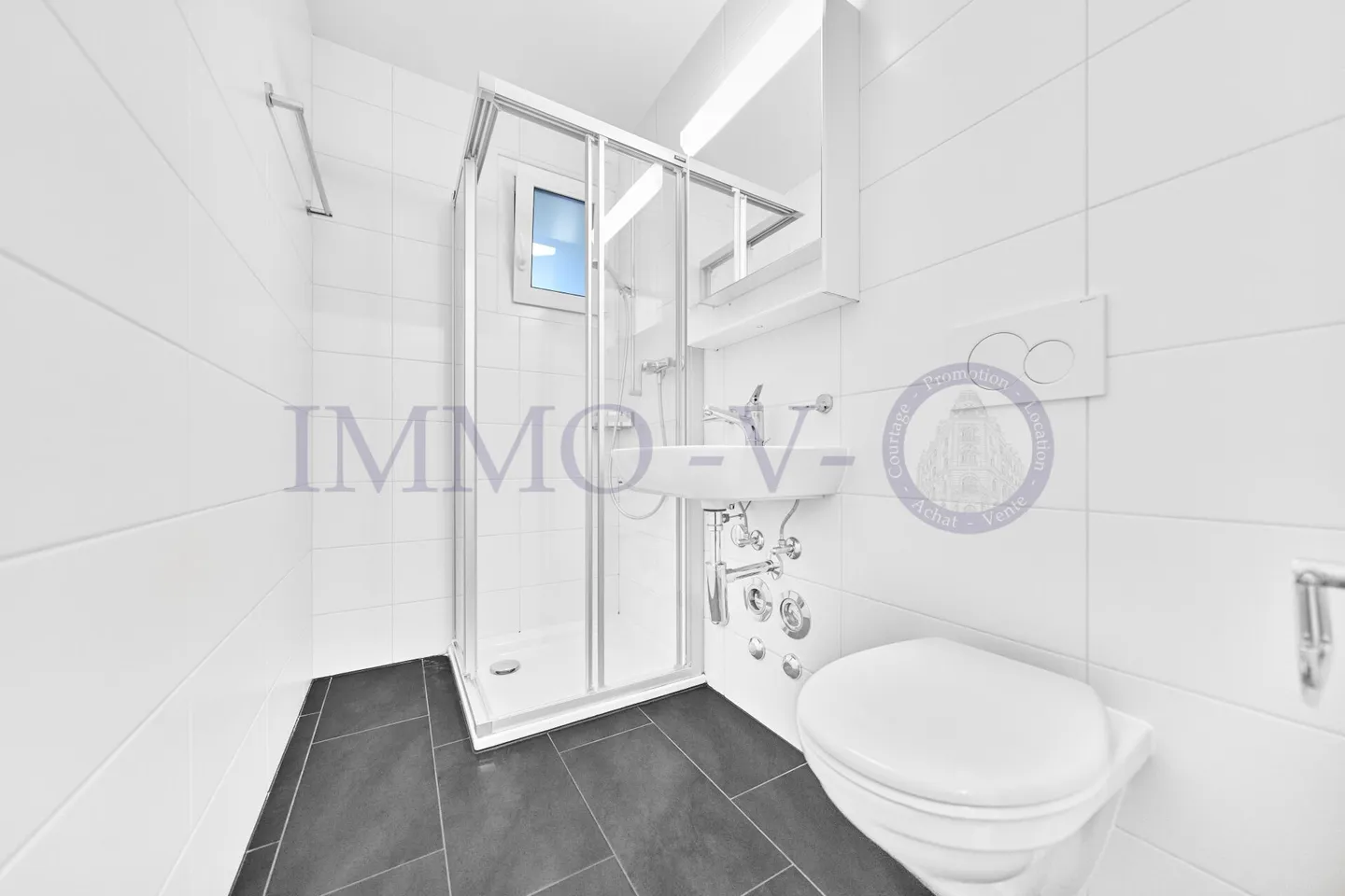 SPAZIOSO DUPLEX ALL'ULTIMO PIANO CON BALCONE-TERRAZZA - Foto 10 di 11