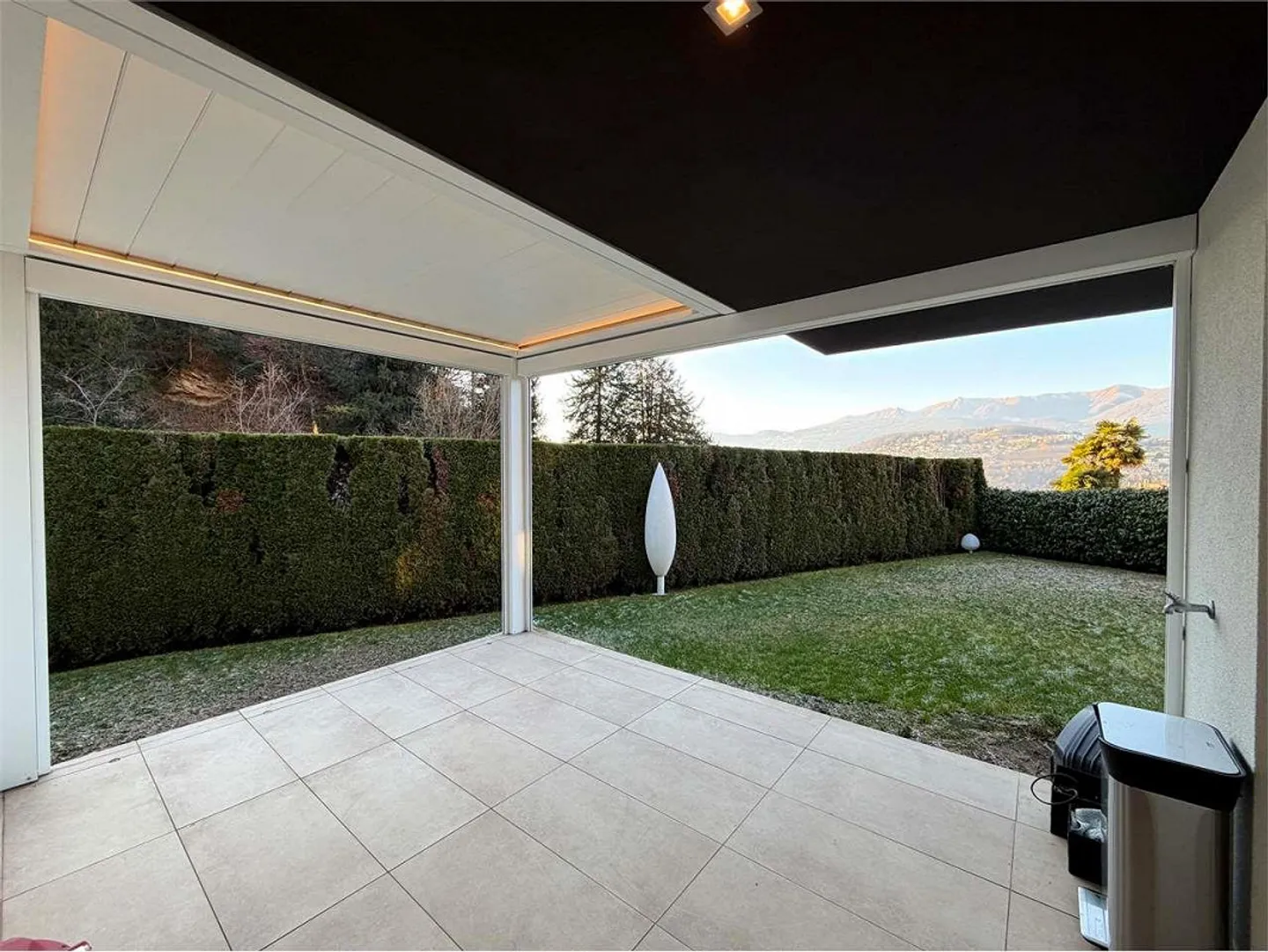 Elegant country house with private garden, recently built in Lugano - Photo 2 of 13