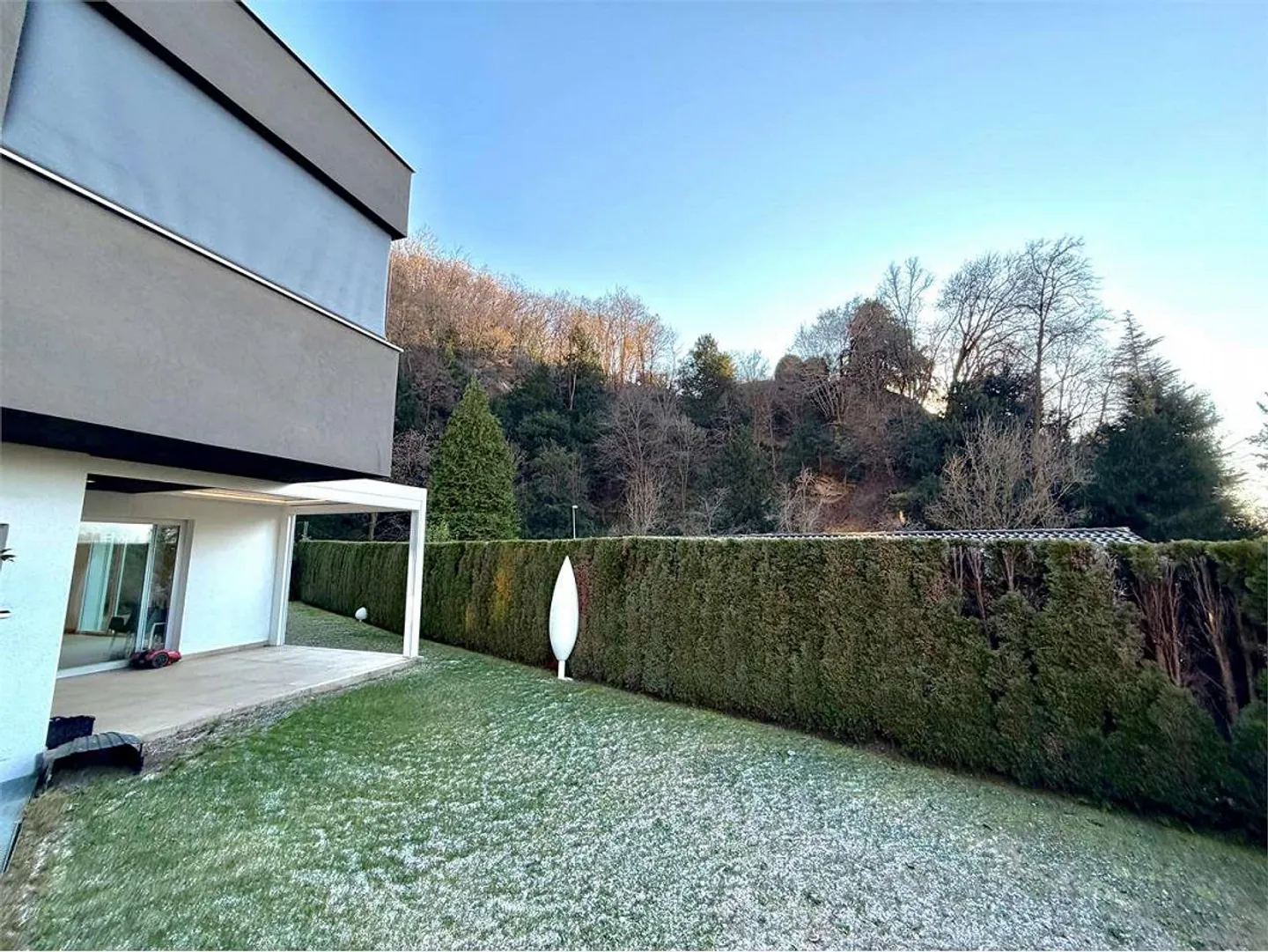 Elegant country house with private garden, recently built in Lugano - Photo 3 of 13