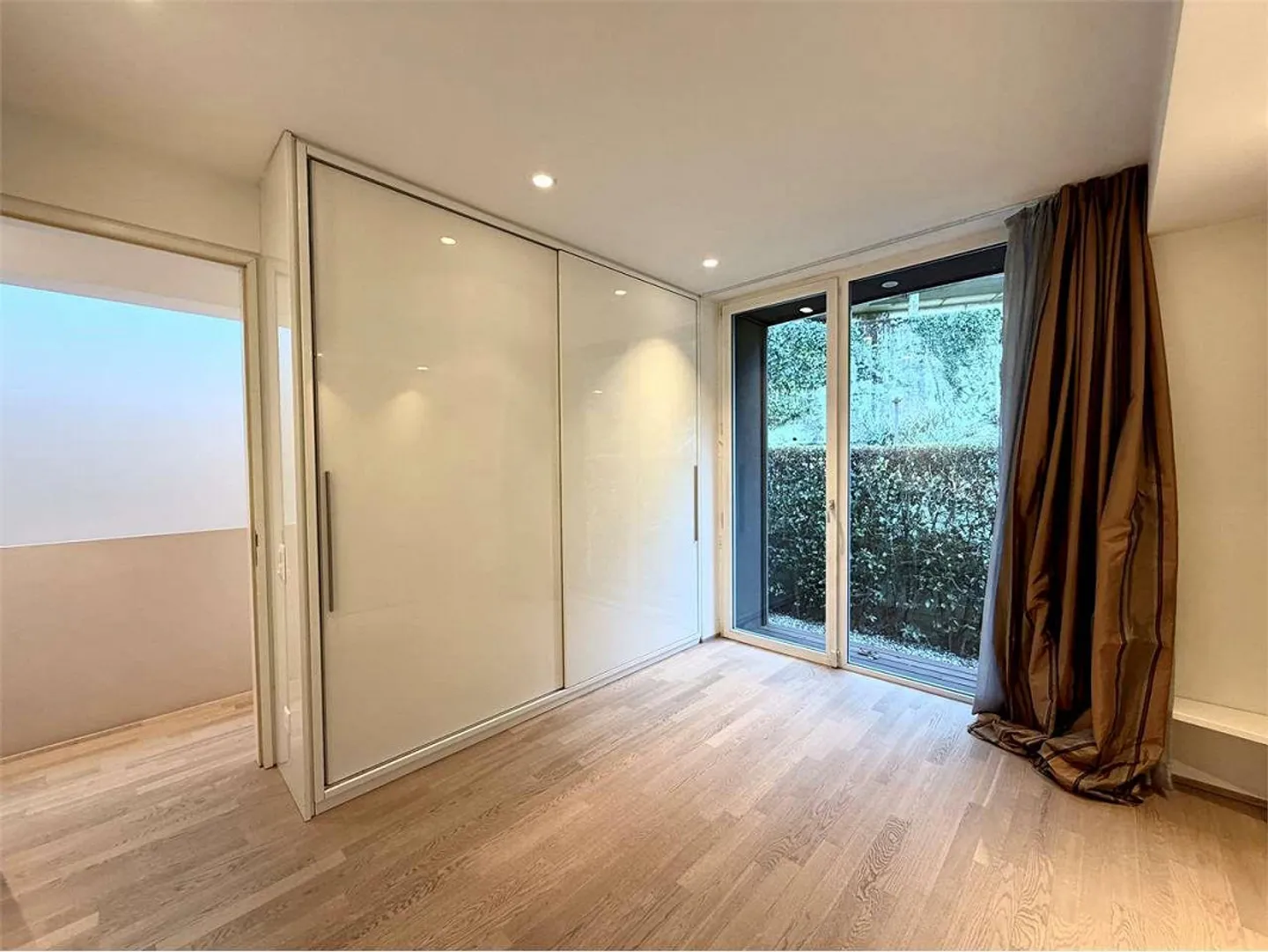 Elegant country house with private garden, recently built in Lugano - Photo 9 of 13