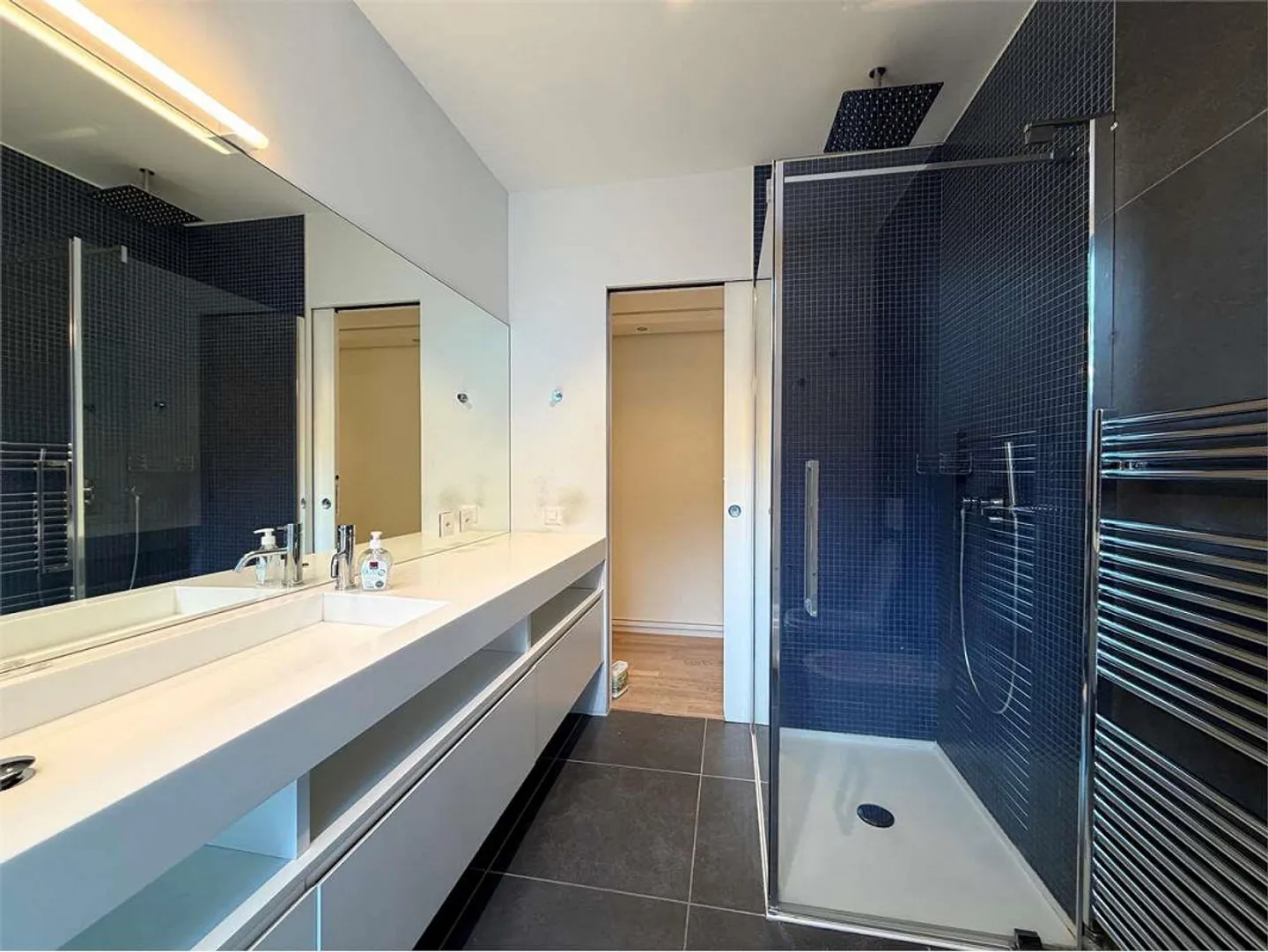 Elegant country house with private garden, recently built in Lugano - Photo 13 of 13