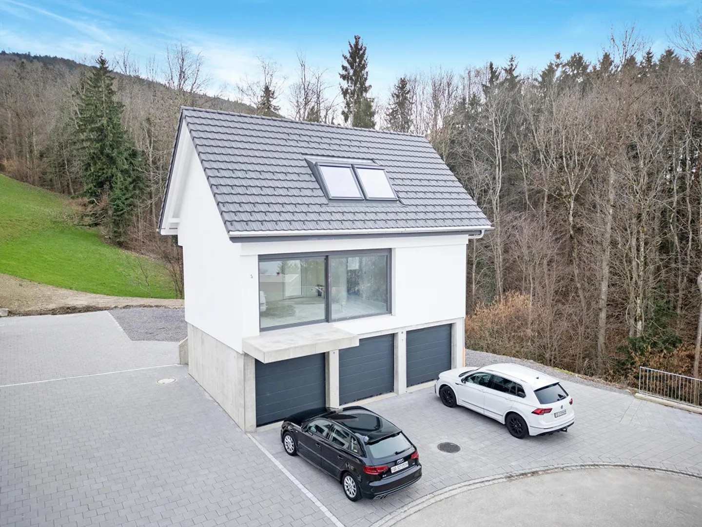 A small detached house with stunning lake view - Photo 6 of 10
