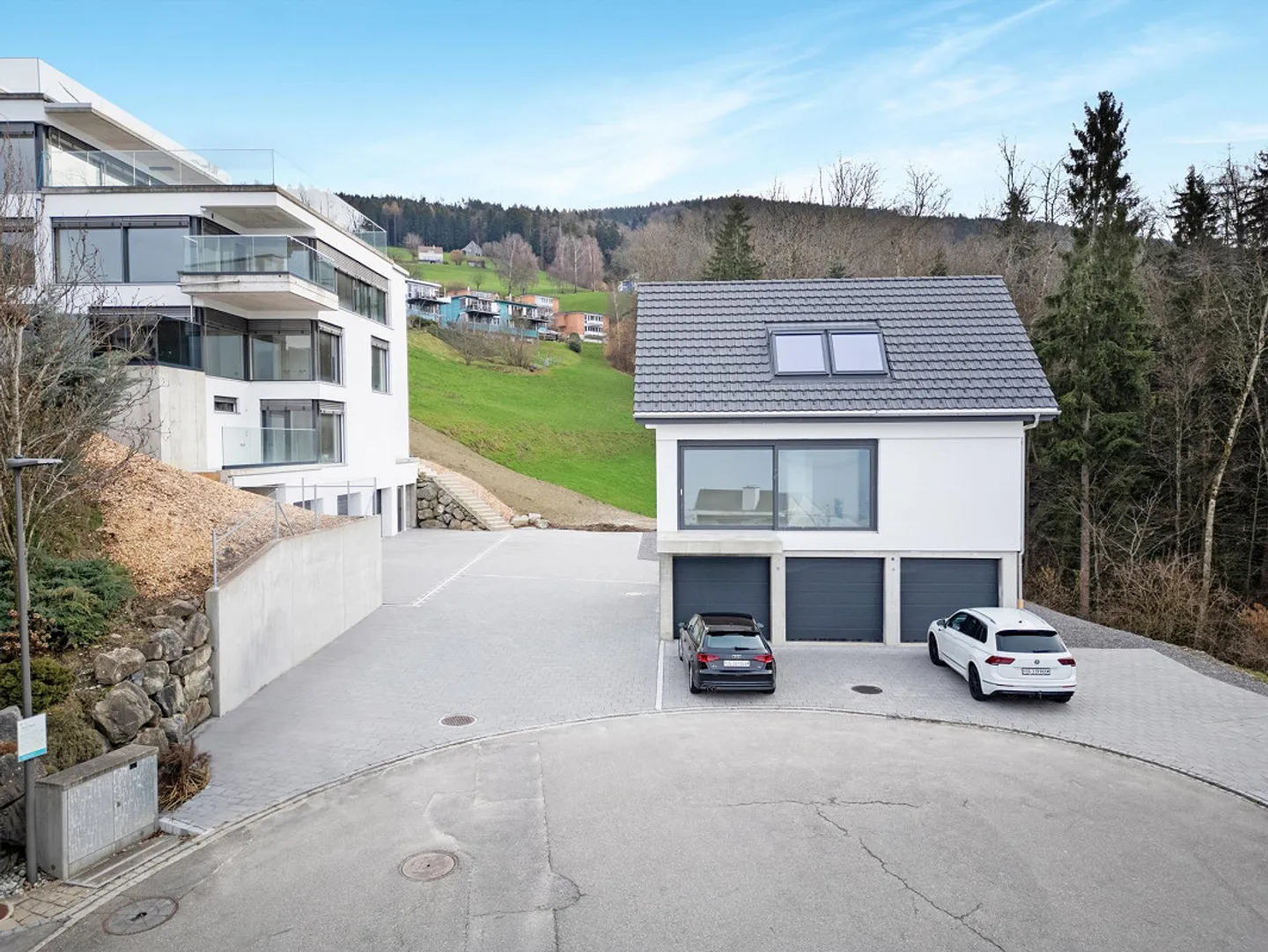 A small detached house with stunning lake view - Photo 7 of 10