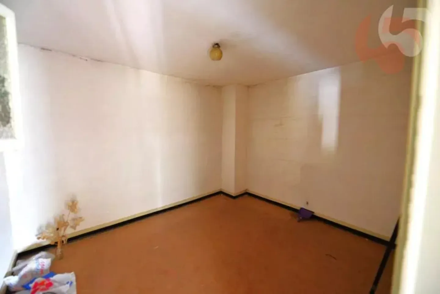 Attic with great potential with rare turret in the heart of the village of Saillon - Photo 4 of 7