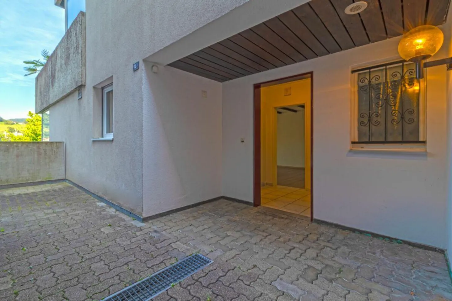 Ampio appartamento con terrazza di 5,5 stanze con garage e locale hobby - Foto 2 di 16
