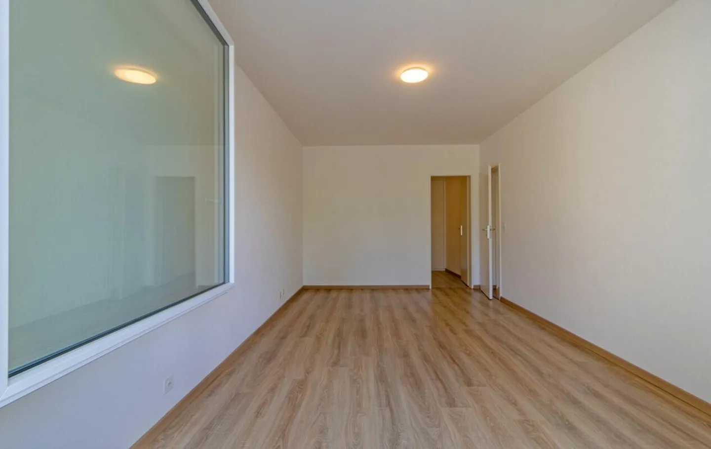 Ampio appartamento con terrazza di 5,5 stanze con garage e locale hobby - Foto 14 di 16