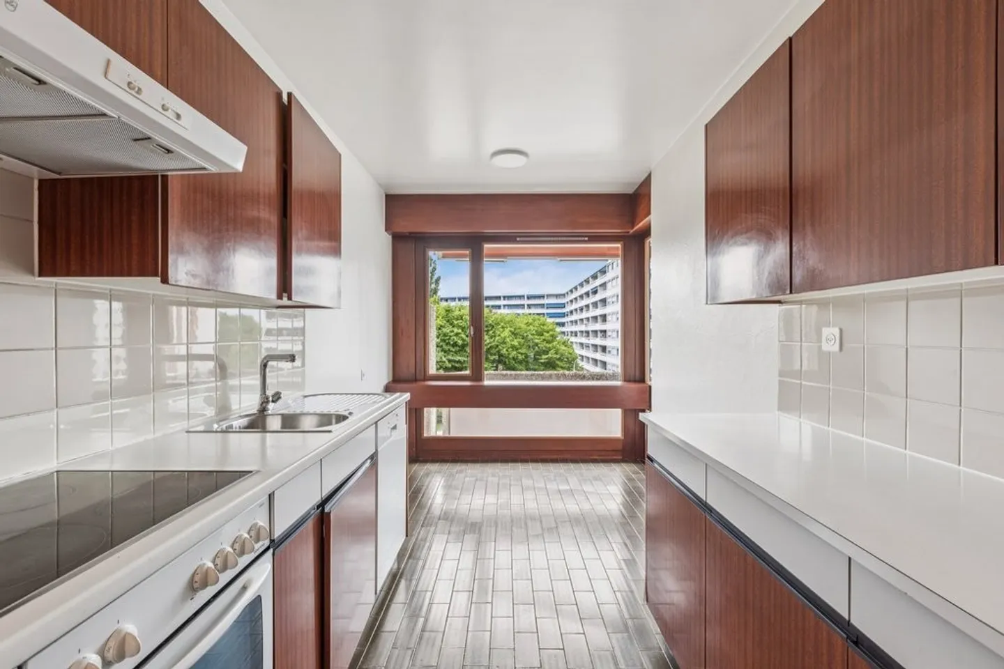 Geräumige Wohnung Nähe UNO - Foto 4 von 12