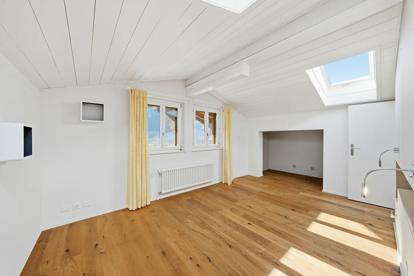 Semi-Detached House with Panoramic View, 20 Minutes from Gstaad - Photo 11 of 33