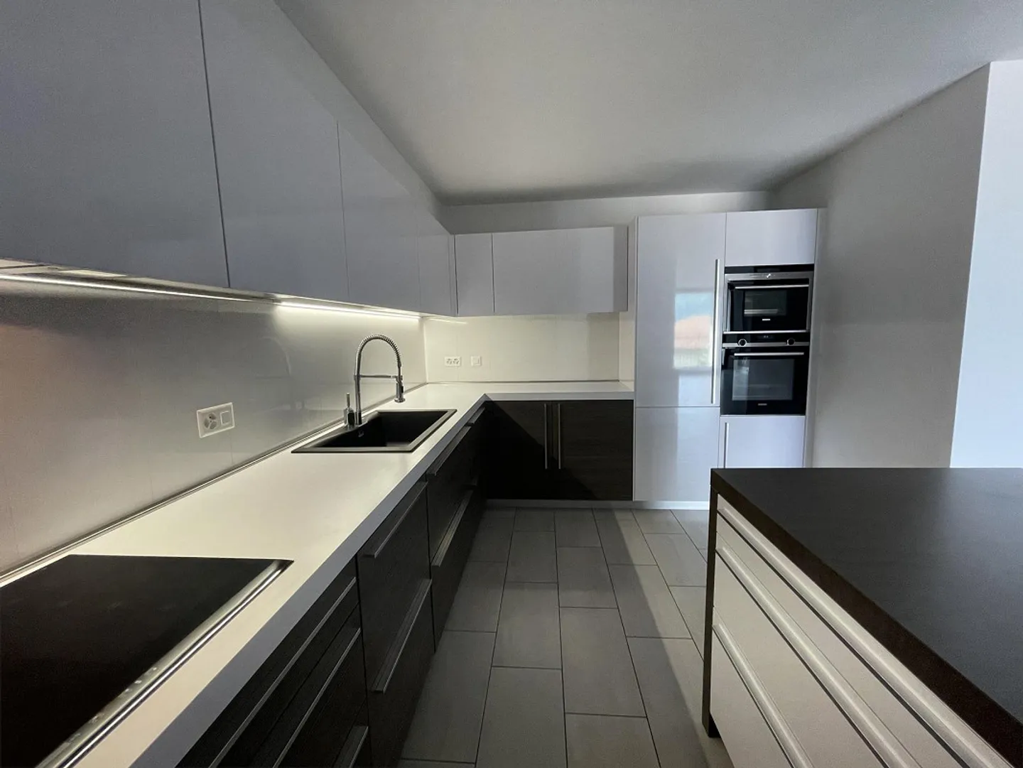 AMPIA CASA CONTIGUA 5.5 CON MERAVIGLIOSA VISTA LAGO - Foto 6 di 13