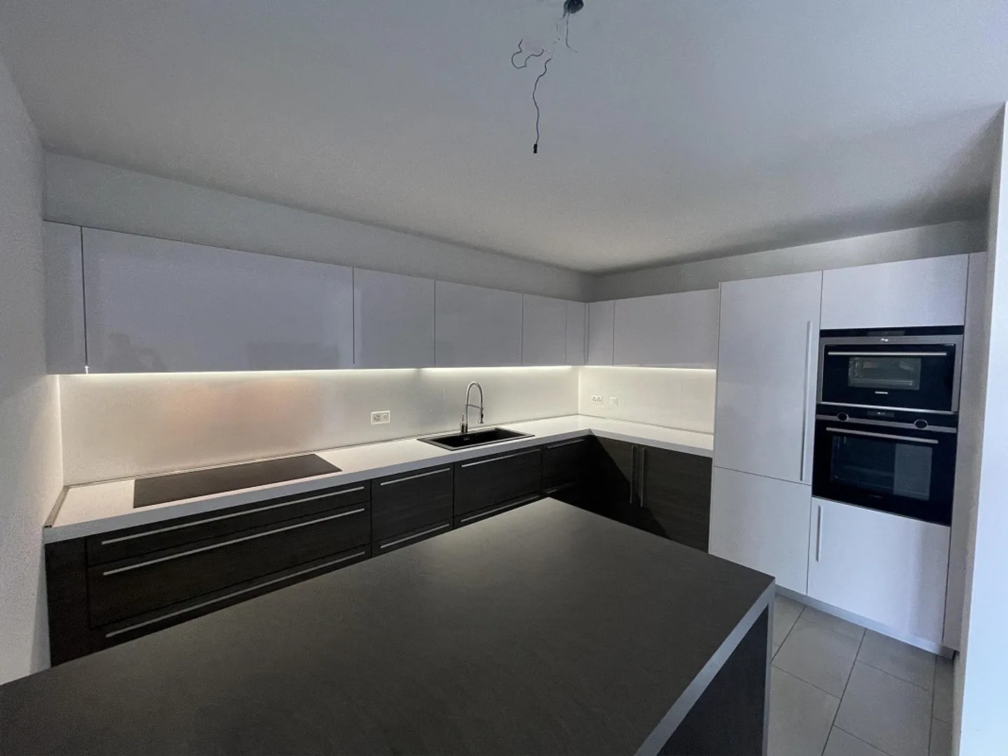 AMPIA CASA CONTIGUA 5.5 CON MERAVIGLIOSA VISTA LAGO - Foto 8 di 13