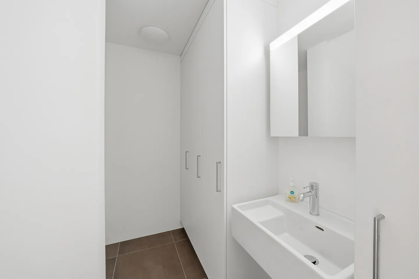 Semi-Detached House with Panoramic View, 20 Minutes from Gstaad - Photo 28 of 33