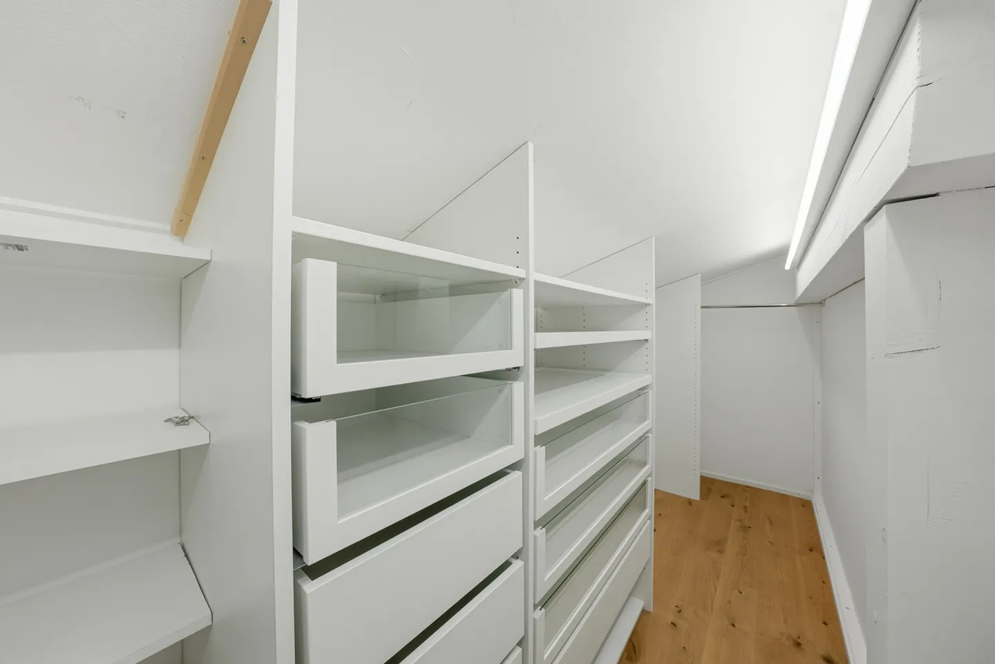 Semi-Detached House with Panoramic View, 20 Minutes from Gstaad - Photo 30 of 33