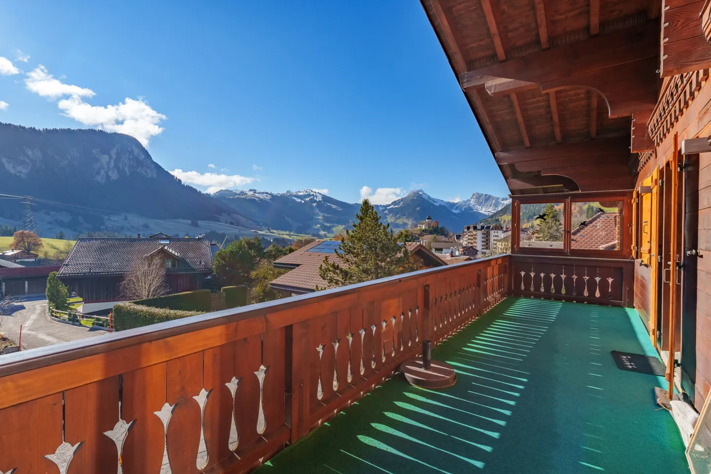 Semi-Detached House with Panoramic View, 20 Minutes from Gstaad - Photo 19 of 33