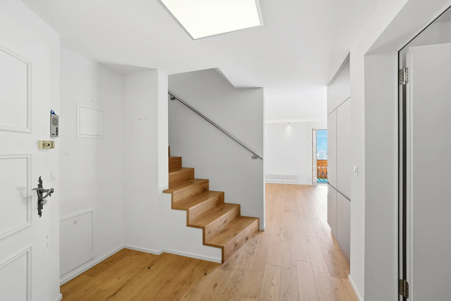 Semi-Detached House with Panoramic View, 20 Minutes from Gstaad - Photo 21 of 33