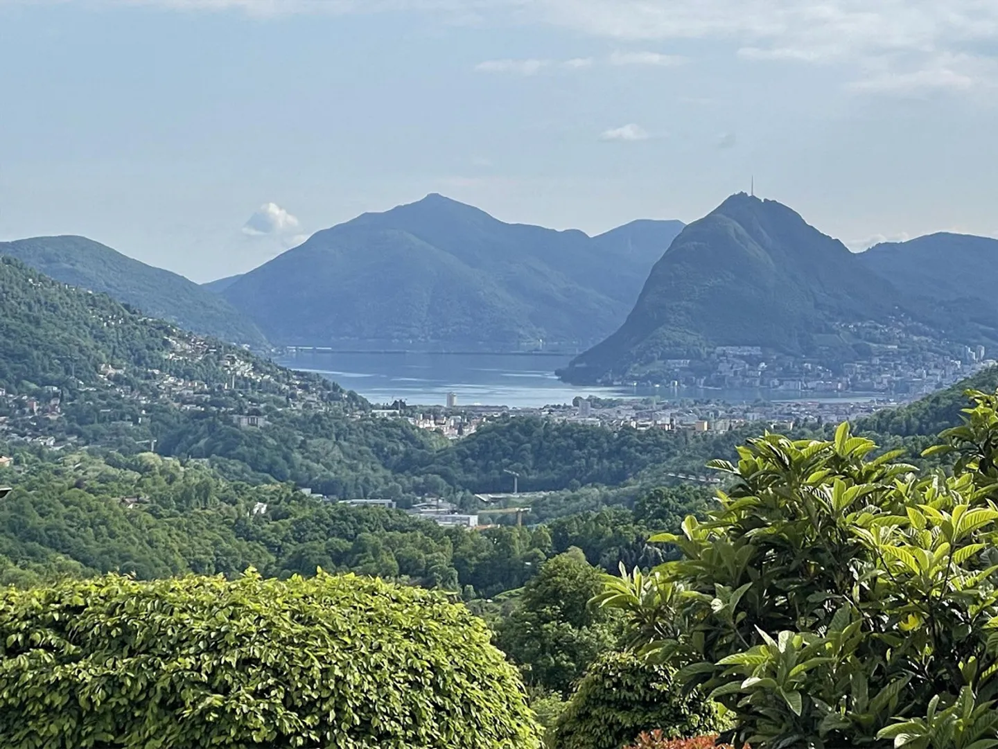 AMPIA CASA CONTIGUA 5.5 CON MERAVIGLIOSA VISTA LAGO - Foto 12 di 13