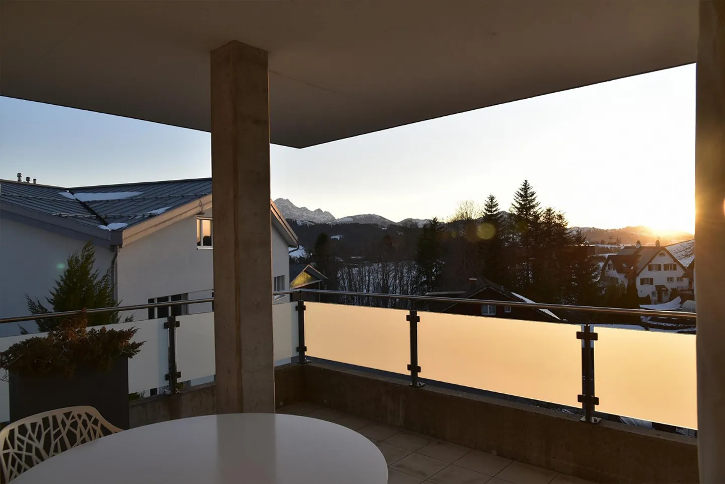 Appartement spacieux et ensoleillé de 5,5 pièces dans un emplacement calme - Photo 16 sur 17