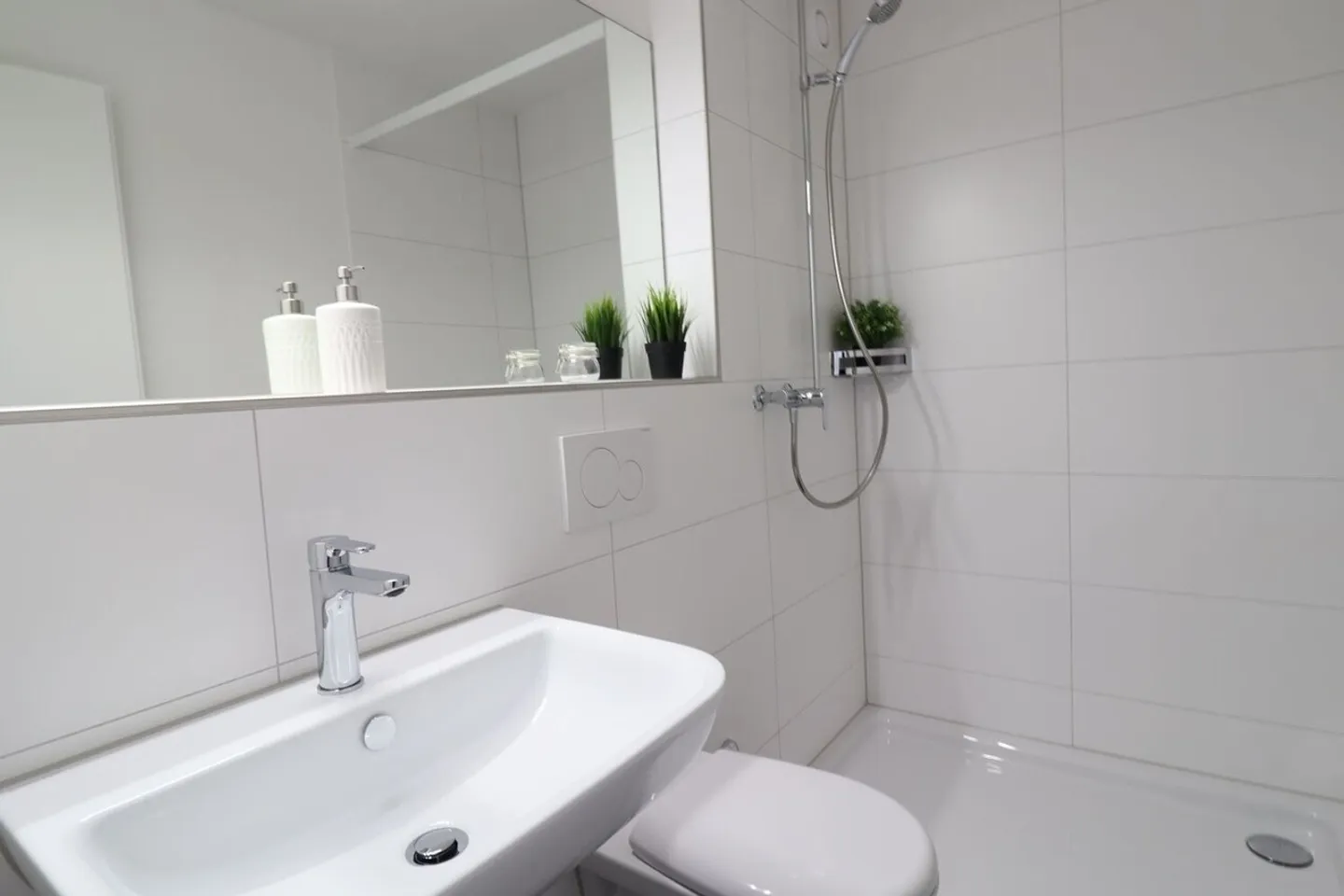 Newly renovated apartment! - Photo 4 of 6