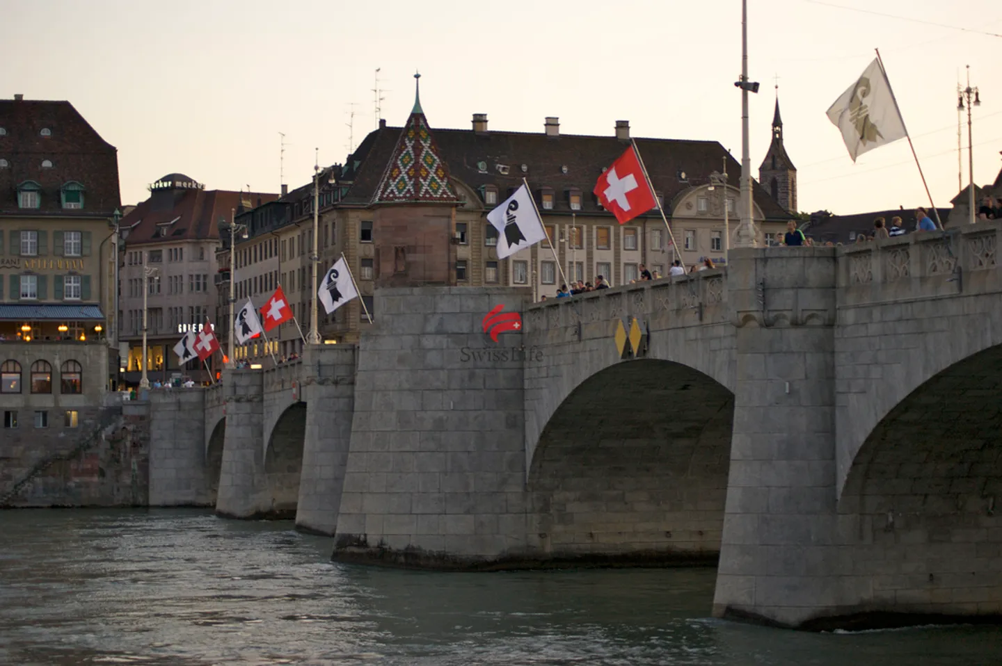 Maison multifamiliale attrayante avec espace commercial - Photo 3 sur 3