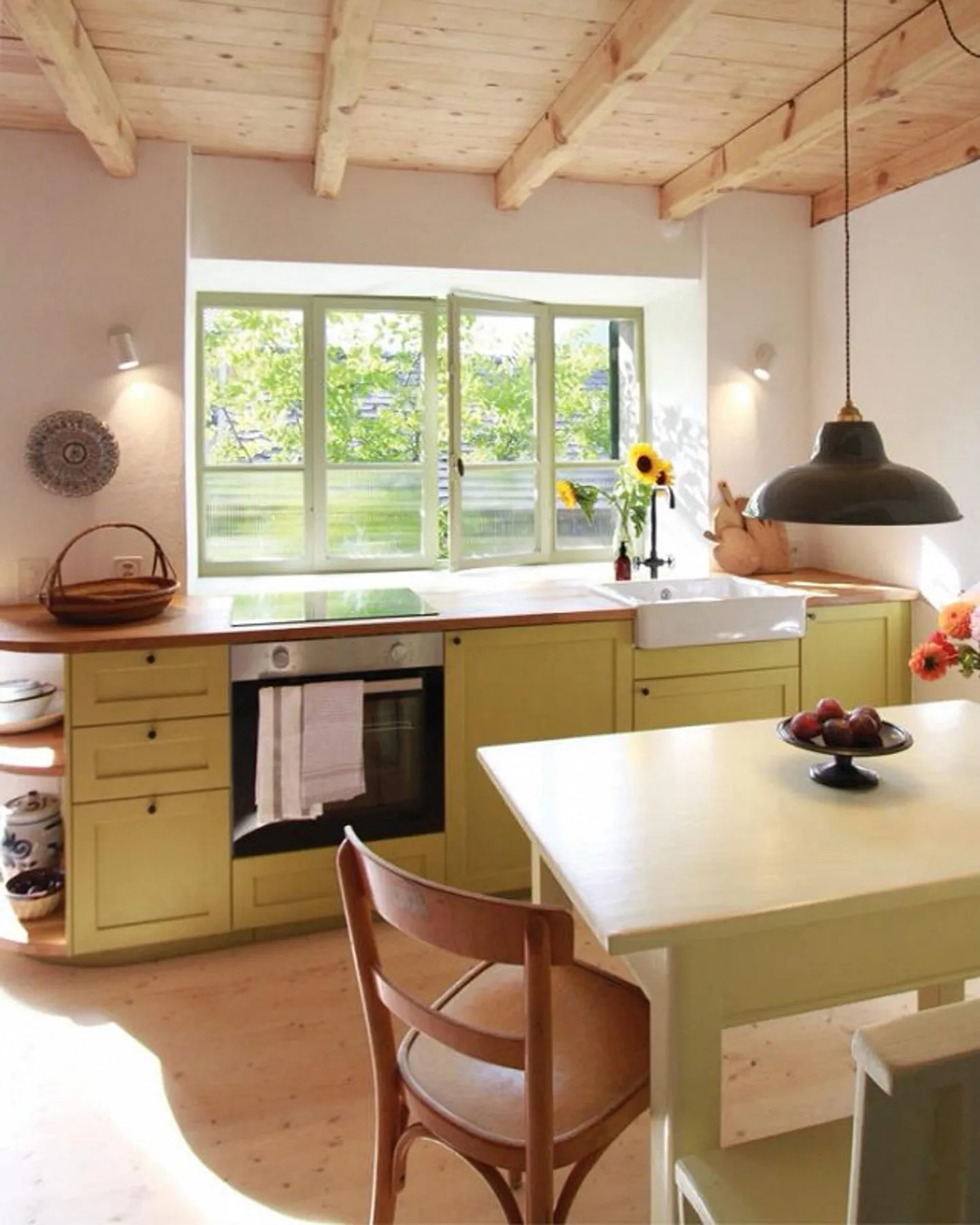 SHADOW OF THE CHESTNUT - Photo 1 of 25