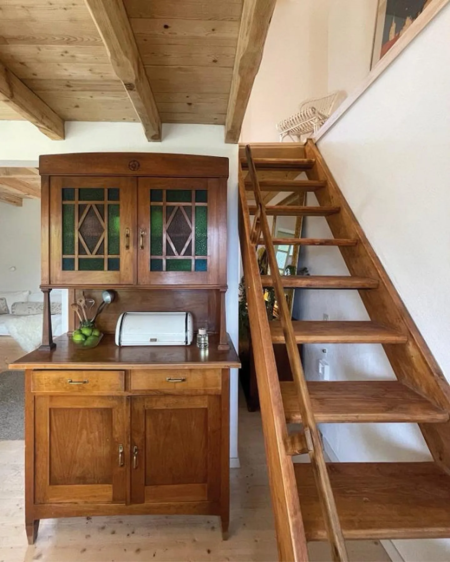 SHADOW OF THE CHESTNUT - Photo 8 of 25