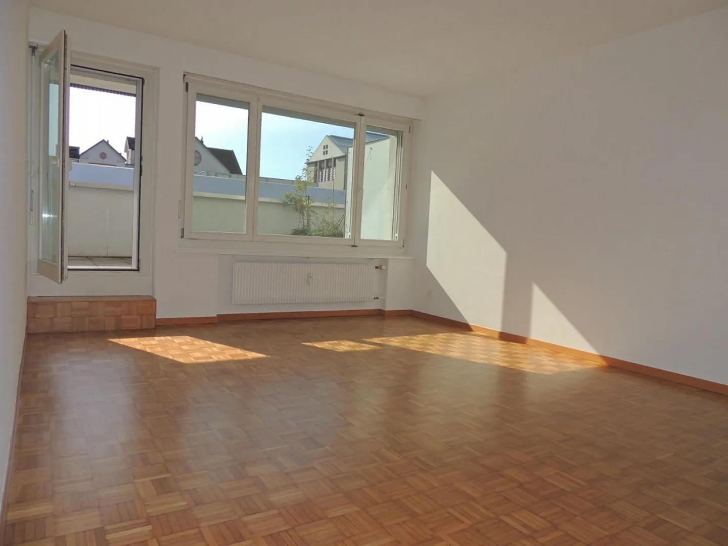 Central living in Rapperswil! - Photo 2 of 6