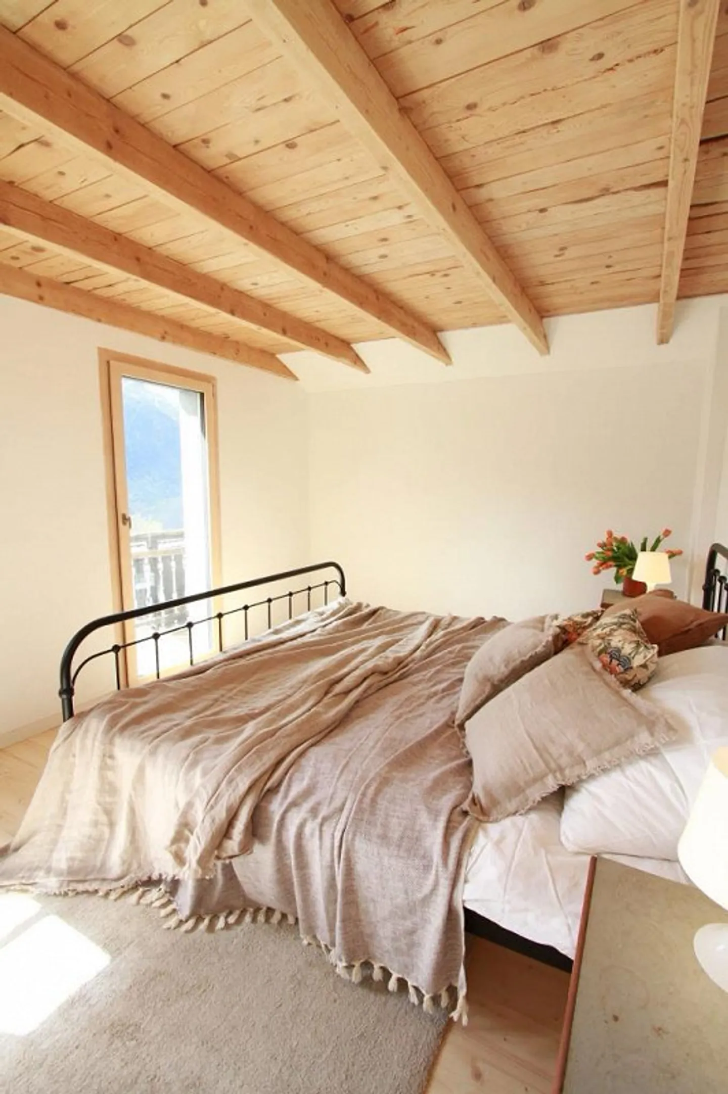 SHADOW OF THE CHESTNUT - Photo 10 of 25