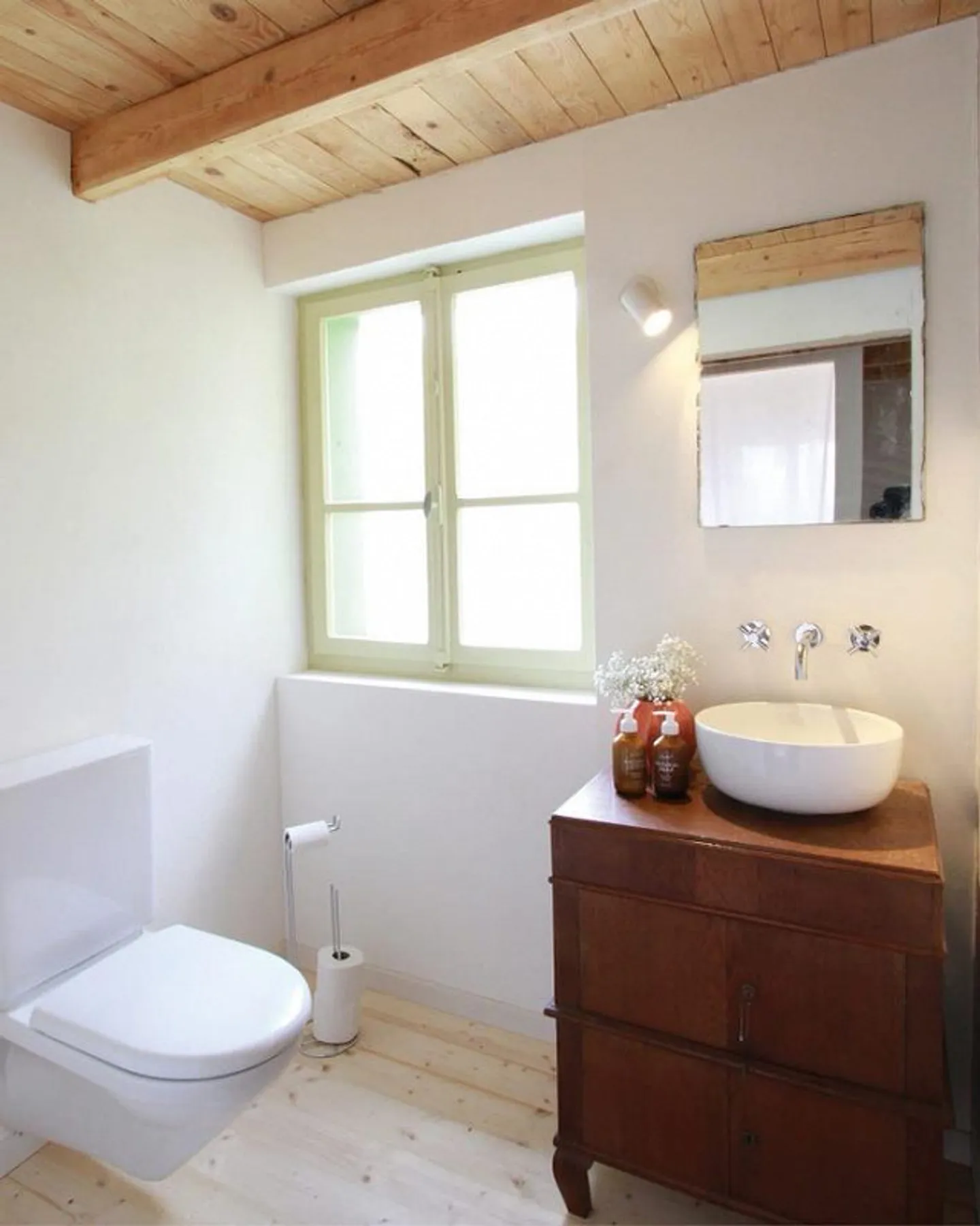 SHADOW OF THE CHESTNUT - Photo 15 of 25