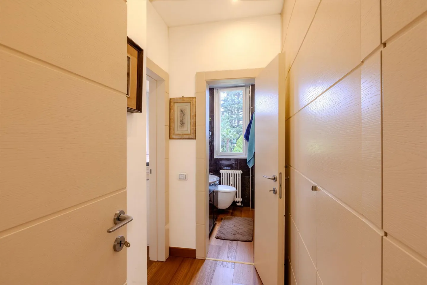 SPLENDIDES 4.5 LOCALE MIT TERRASSE UND SEEBLICK IN BISSONE - Foto 6 von 9