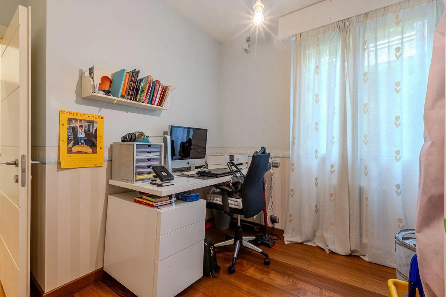 SPLENDIDES 4.5 LOCALE MIT TERRASSE UND SEEBLICK IN BISSONE - Foto 8 von 9