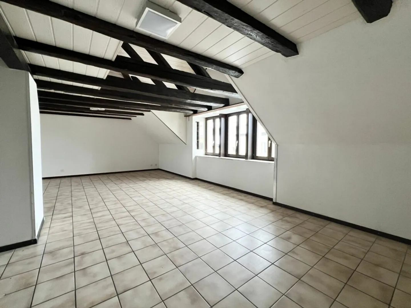 Geräumige Duplexwohnung mit 5,5 Zimmern - Foto 2 von 11