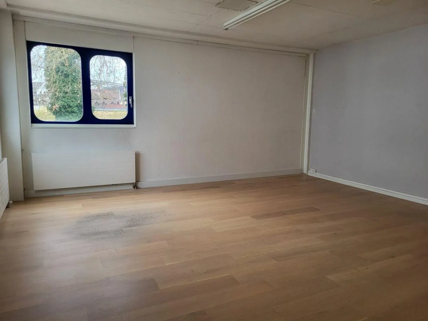 Versatile commercial property - ideal as a car garage, storage space, and much more - Photo 7 of 8