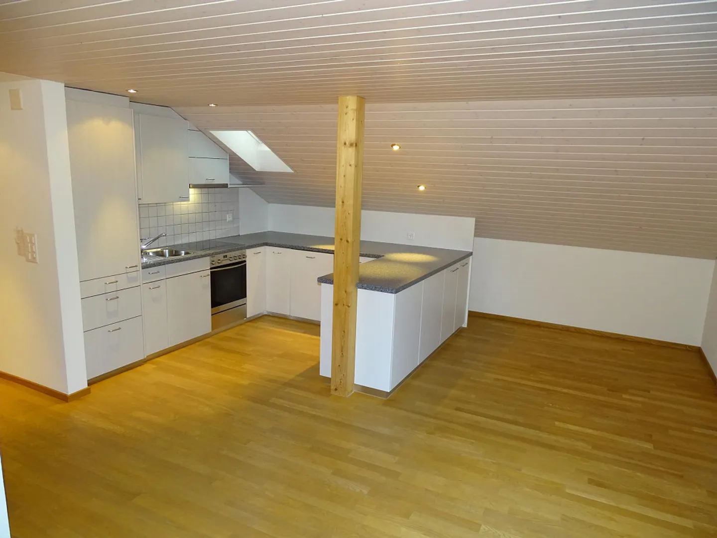 bellissimo appartamento mansardato luminoso - Foto 2 di 5