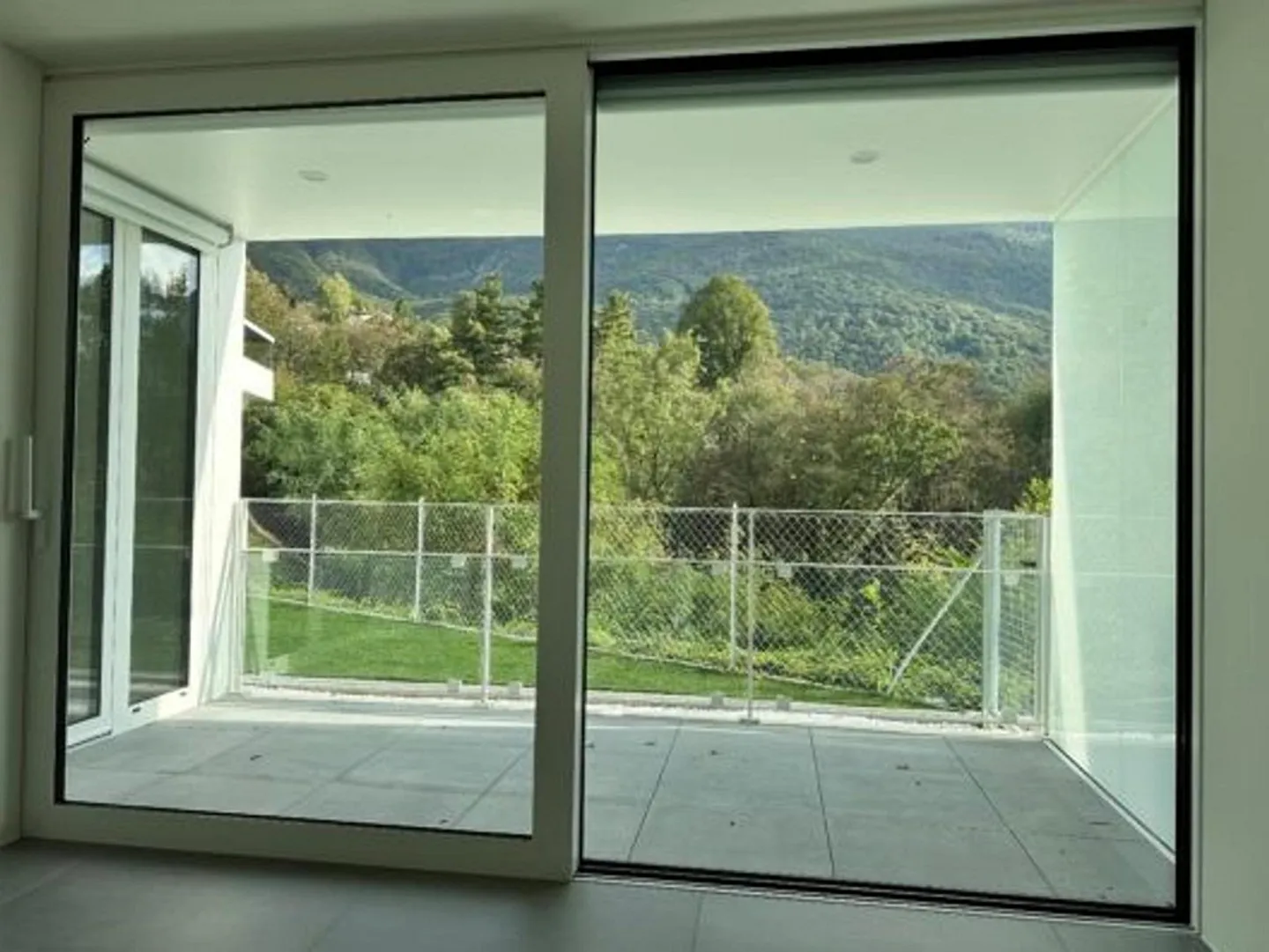 New and modern 2.5 rooms just minutes from the city - Photo 4 of 12