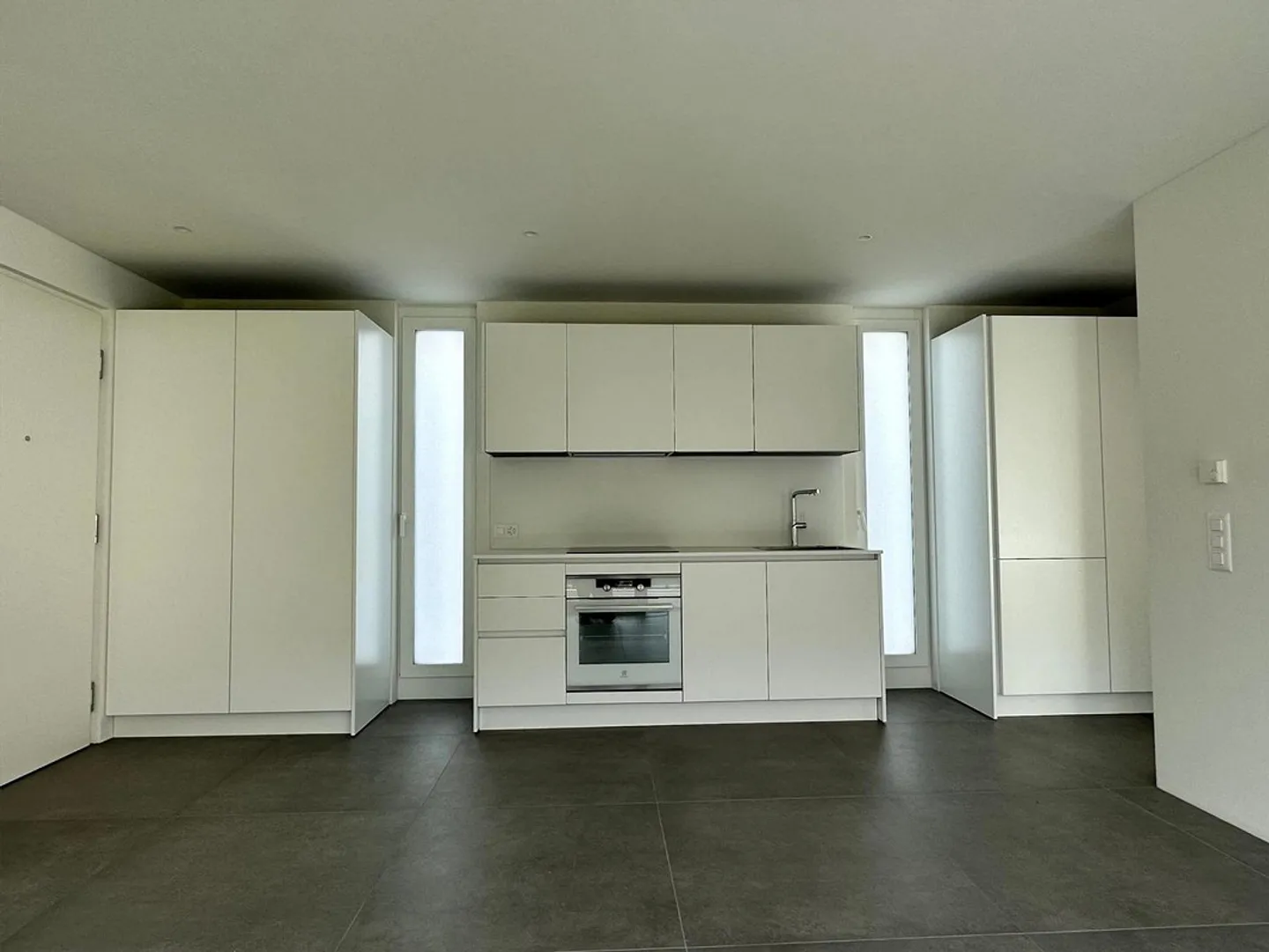 New and modern 2.5 rooms just minutes from the city - Photo 8 of 12