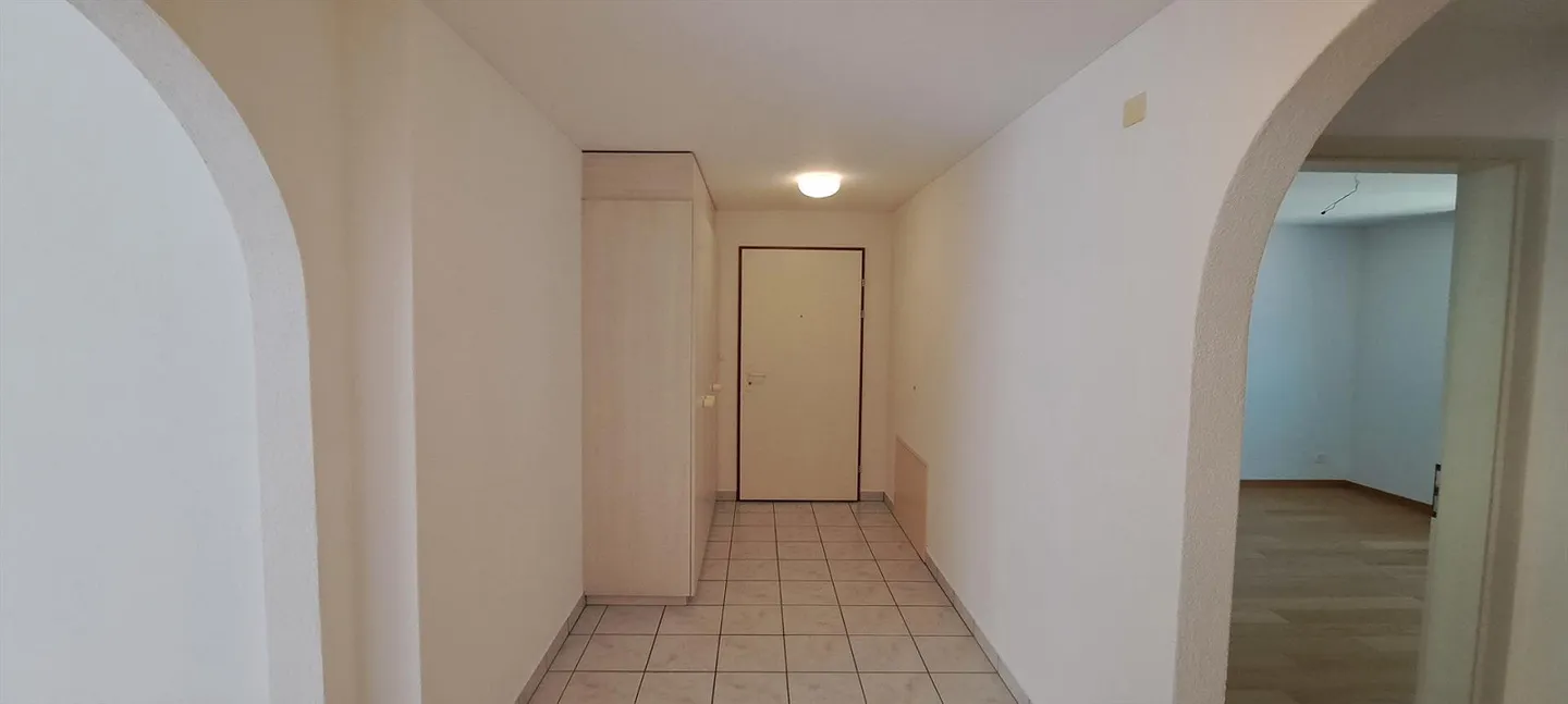 Gently renovated, spacious 4 ½ room apartment in Oberuzwil - Photo 2 of 15