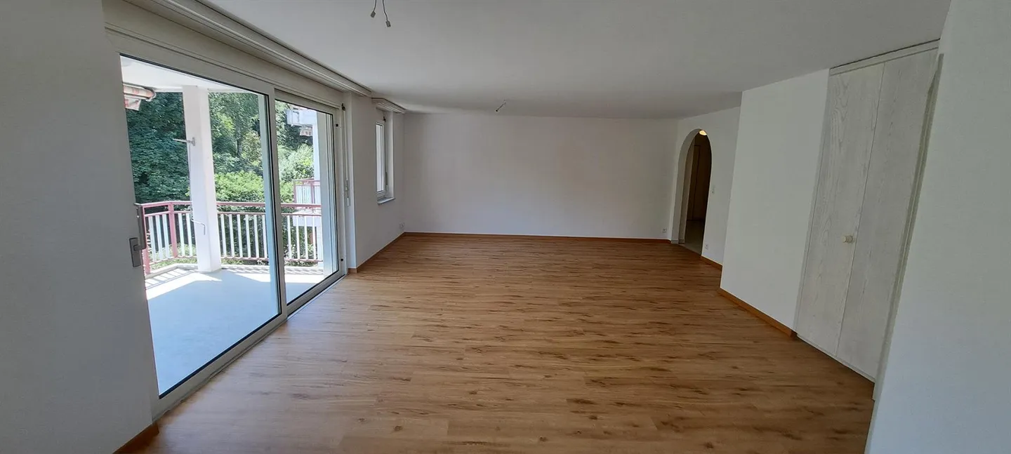 Gently renovated, spacious 4 ½ room apartment in Oberuzwil - Photo 5 of 15
